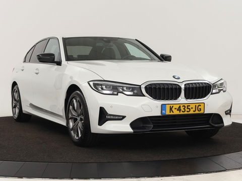 BMW 3 Serie 318i Executive Edition | Sport Line | Stoelverwarming | Camera | Trekhaak | Half leder | Full LED | Carplay | Live Cockpit