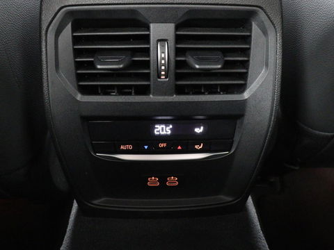 BMW 3 Serie 318i Executive Edition | Sport Line | Stoelverwarming | Camera | Trekhaak | Half leder | Full LED | Carplay | Live Cockpit