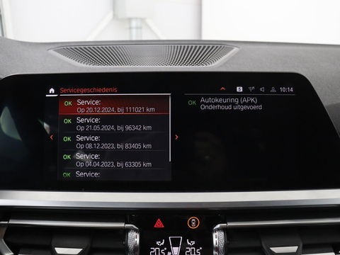 BMW 3 Serie 318i Executive Edition | Sport Line | Stoelverwarming | Camera | Trekhaak | Half leder | Full LED | Carplay | Live Cockpit