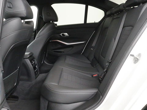 BMW 3 Serie 318i Executive Edition | Sport Line | Stoelverwarming | Camera | Trekhaak | Half leder | Full LED | Carplay | Live Cockpit