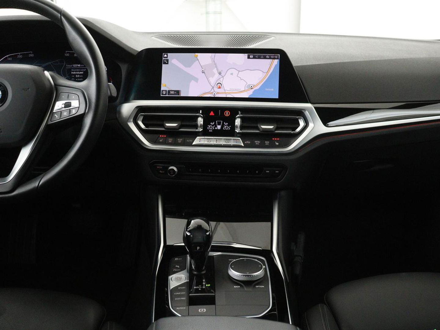 BMW 3 Serie 318i Executive Edition | Sport Line | Stoelverwarming | Camera | Trekhaak | Half leder | Full LED | Carplay | Live Cockpit