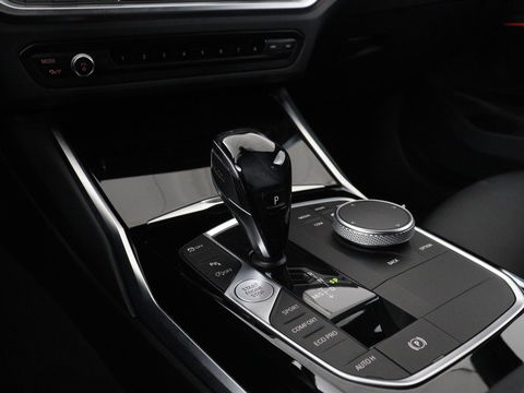BMW 3 Serie 318i Executive Edition | Sport Line | Stoelverwarming | Camera | Trekhaak | Half leder | Full LED | Carplay | Live Cockpit