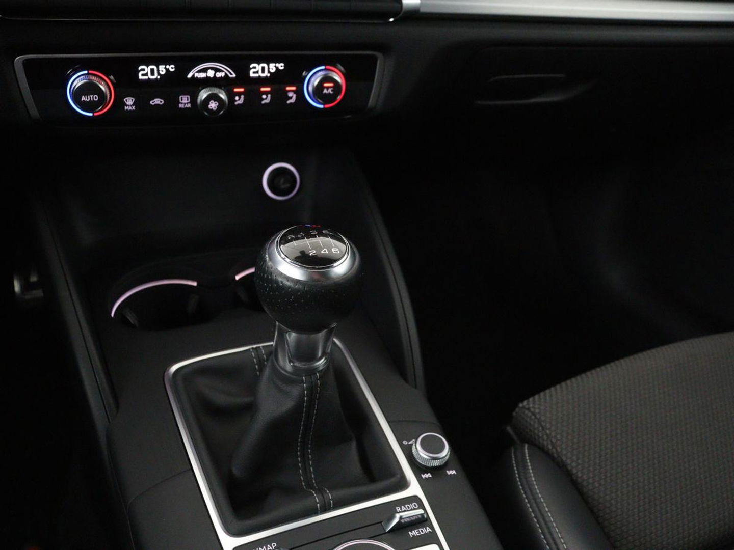 Audi A3 1.0 TFSI Sport S Line Edition | Full LED | Sportstoelen | Navigatie | Climate control | Parkeerhulp | Cruise control