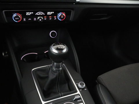 Audi A3 1.0 TFSI Sport S Line Edition | Full LED | Sportstoelen | Navigatie | Climate control | Parkeerhulp | Cruise control