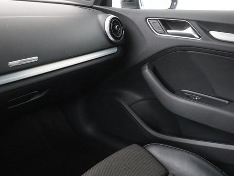 Audi A3 1.0 TFSI Sport S Line Edition | Full LED | Sportstoelen | Navigatie | Climate control | Parkeerhulp | Cruise control