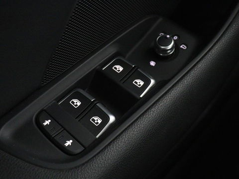 Audi A3 1.0 TFSI Sport S Line Edition | Full LED | Sportstoelen | Navigatie | Climate control | Parkeerhulp | Cruise control
