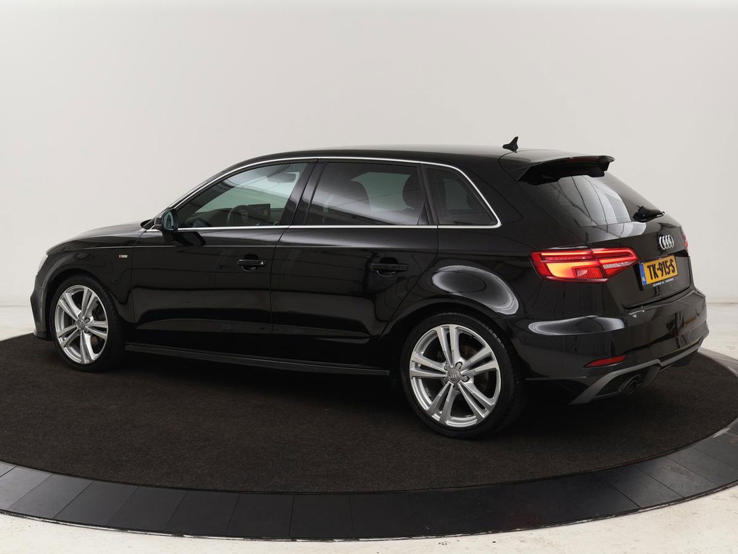 Audi A3 1.0 TFSI Sport S Line Edition | Full LED | Sportstoelen | Navigatie | Climate control | Parkeerhulp | Cruise control
