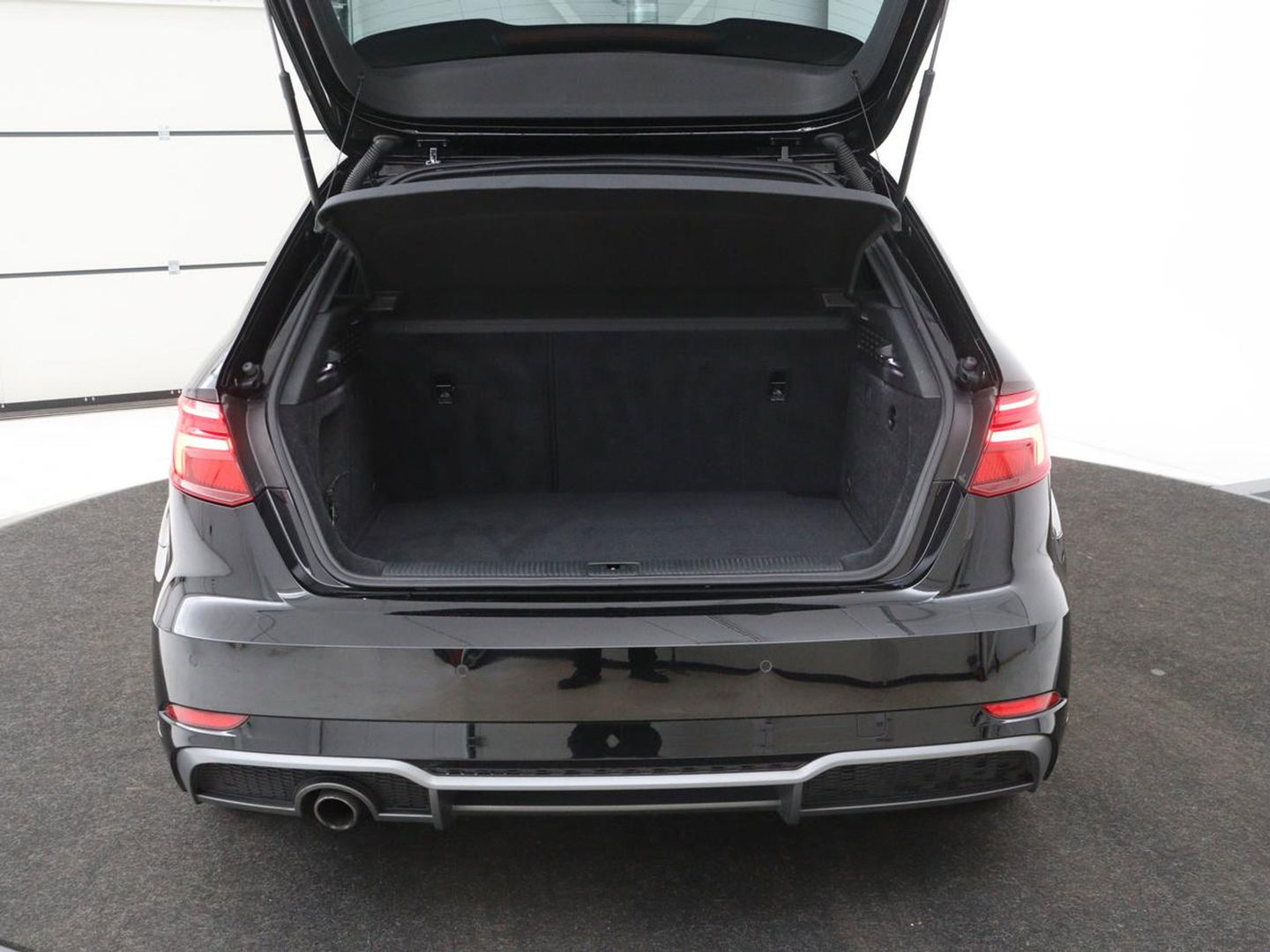 Audi A3 1.0 TFSI Sport S Line Edition | Full LED | Sportstoelen | Navigatie | Climate control | Parkeerhulp | Cruise control