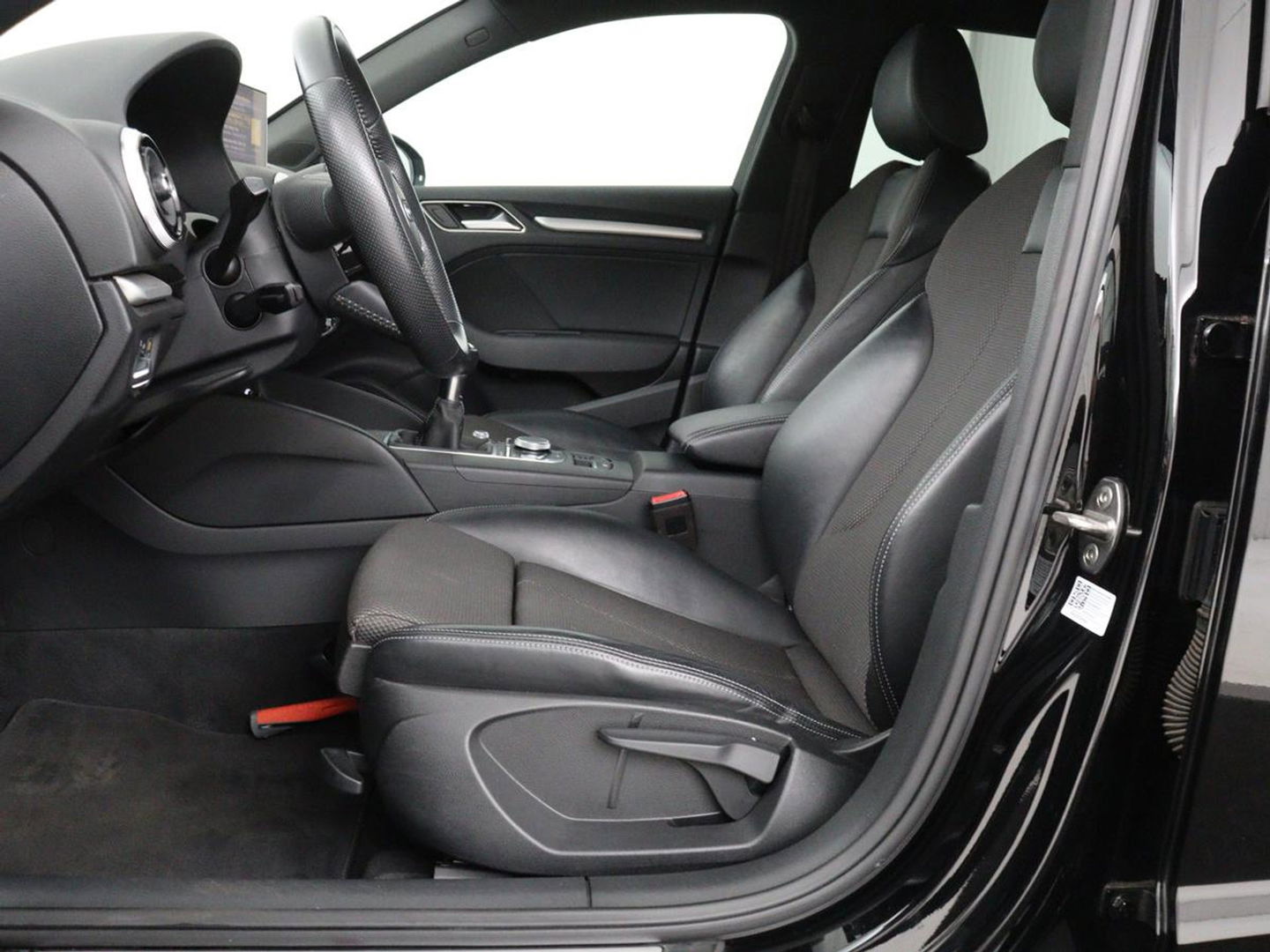 Audi A3 1.0 TFSI Sport S Line Edition | Full LED | Sportstoelen | Navigatie | Climate control | Parkeerhulp | Cruise control