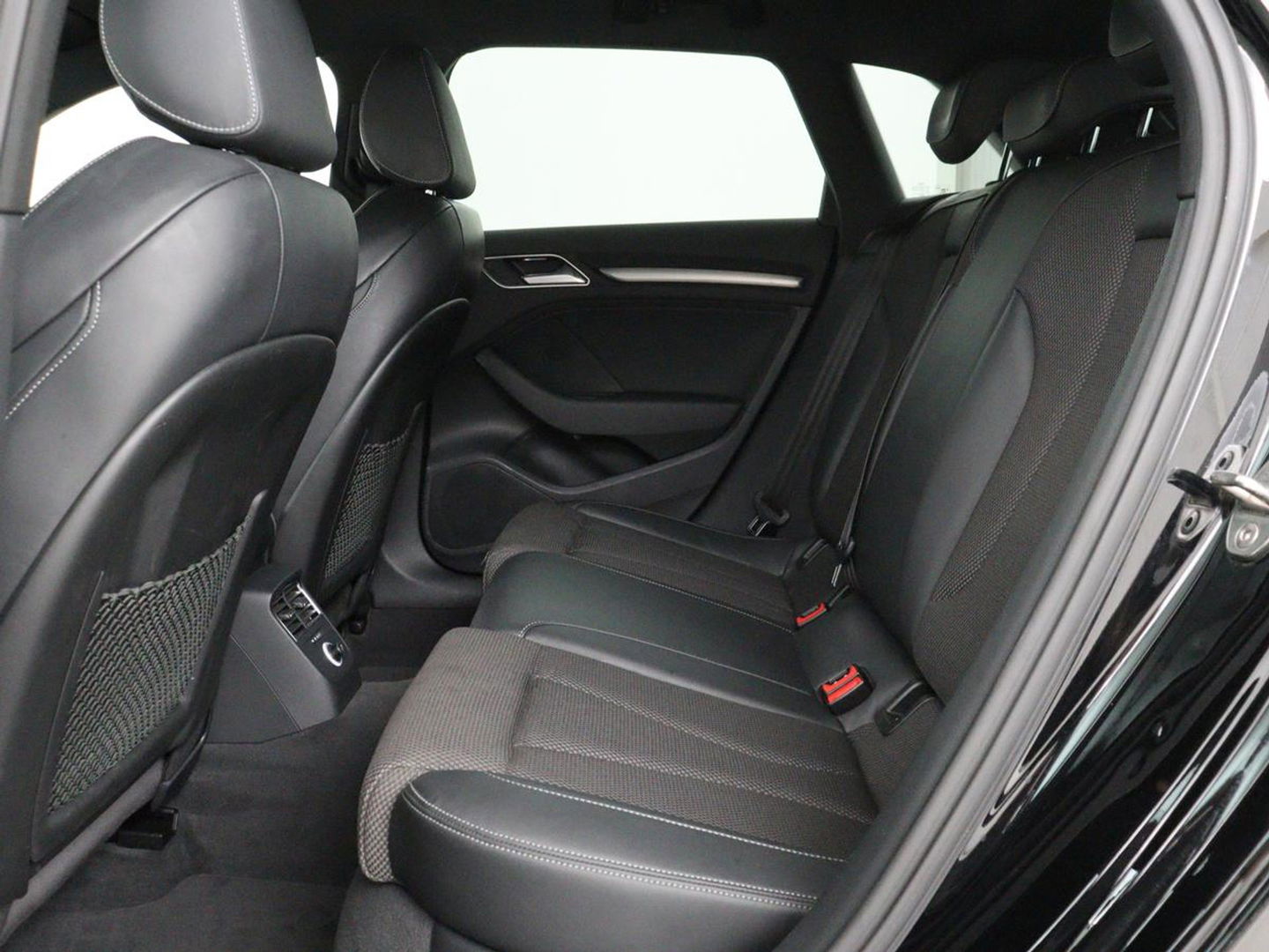 Audi A3 1.0 TFSI Sport S Line Edition | Full LED | Sportstoelen | Navigatie | Climate control | Parkeerhulp | Cruise control