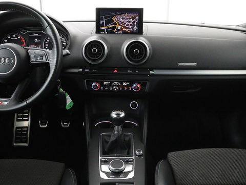 Audi A3 1.0 TFSI Sport S Line Edition | Full LED | Sportstoelen | Navigatie | Climate control | Parkeerhulp | Cruise control