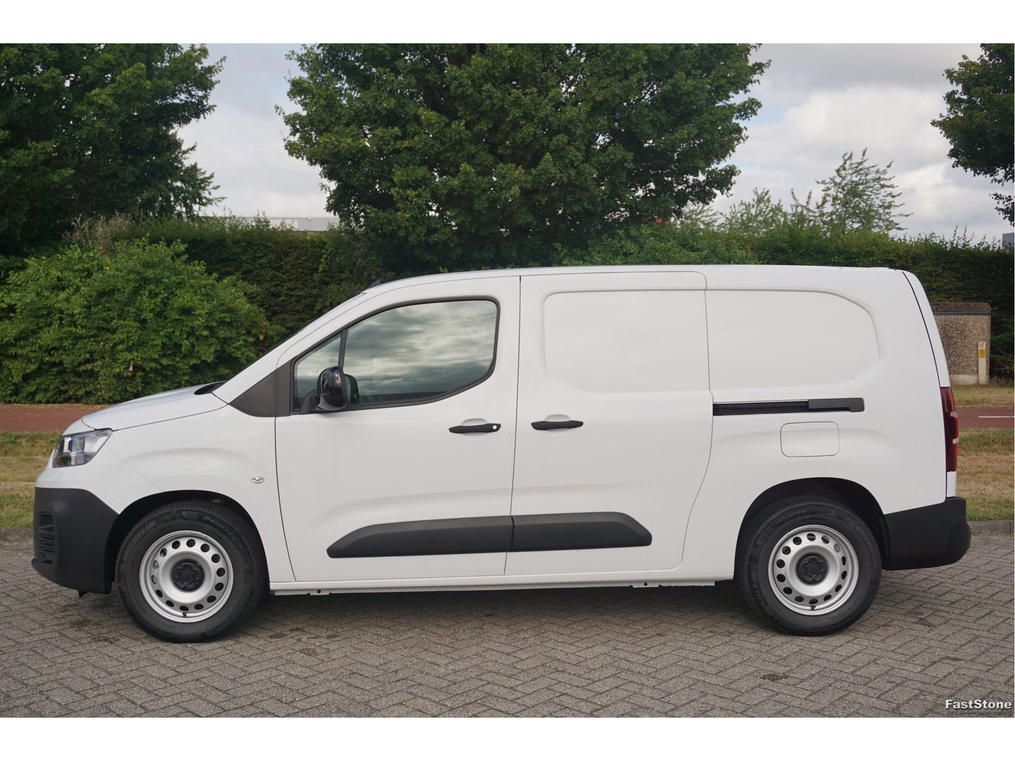 Fiat E-Doblò L2 50 kWh Plus BPM VRIJ Climate, Navi, Camera, Betimmering, 2x Schuifdeur!! NR. 375