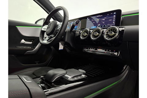 Mercedes-Benz A-Klasse 180 AMG Sfeer Virtual Clima Cruise Camera Navi LED PDC 18"LMV