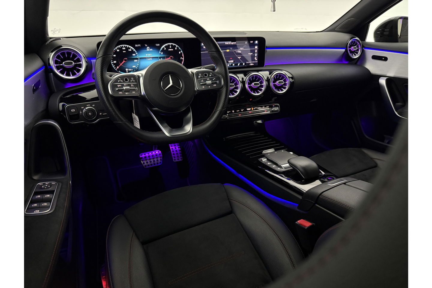 Mercedes-Benz A-Klasse 180 AMG Sfeer Virtual Clima Cruise Camera Navi LED PDC 18"LMV
