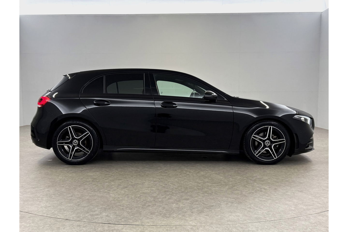 Mercedes-Benz A-Klasse 180 AMG Sfeer Virtual Clima Cruise Camera Navi LED PDC 18"LMV