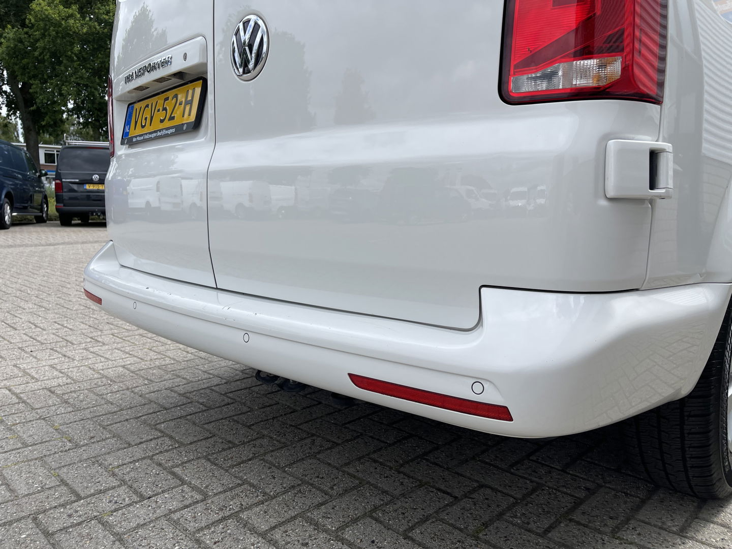Volkswagen Transporter 2.0 TDI DSG automaat L2H1 30 DC 5 persoons / vaste prijs rijklaar € 27.950 ex btw / lease vanaf € 456 / airco / cruise / navi / achterdeuren / euro 6 / bpm vrij !
