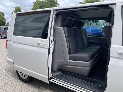 Volkswagen Transporter 2.0 TDI DSG automaat L2H1 30 DC 5 persoons / vaste prijs rijklaar € 27.950 ex btw / lease vanaf € 456 / airco / cruise / navi / achterdeuren / euro 6 / bpm vrij !