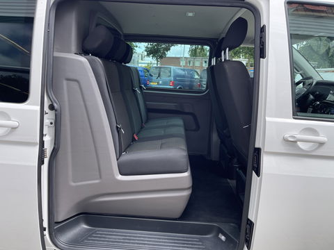 Volkswagen Transporter 2.0 TDI DSG automaat L2H1 30 DC 5 persoons / vaste prijs rijklaar € 27.950 ex btw / lease vanaf € 456 / airco / cruise / navi / achterdeuren / euro 6 / bpm vrij !
