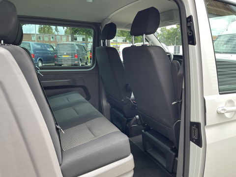 Volkswagen Transporter 2.0 TDI DSG automaat L2H1 30 DC 5 persoons / vaste prijs rijklaar € 27.950 ex btw / lease vanaf € 456 / airco / cruise / navi / achterdeuren / euro 6 / bpm vrij !