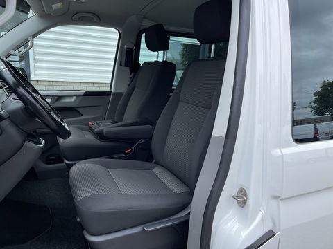 Volkswagen Transporter 2.0 TDI DSG automaat L2H1 30 DC 5 persoons / vaste prijs rijklaar € 27.950 ex btw / lease vanaf € 456 / airco / cruise / navi / achterdeuren / euro 6 / bpm vrij !