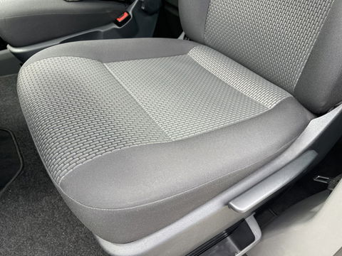 Volkswagen Transporter 2.0 TDI DSG automaat L2H1 30 DC 5 persoons / vaste prijs rijklaar € 27.950 ex btw / lease vanaf € 456 / airco / cruise / navi / achterdeuren / euro 6 / bpm vrij !