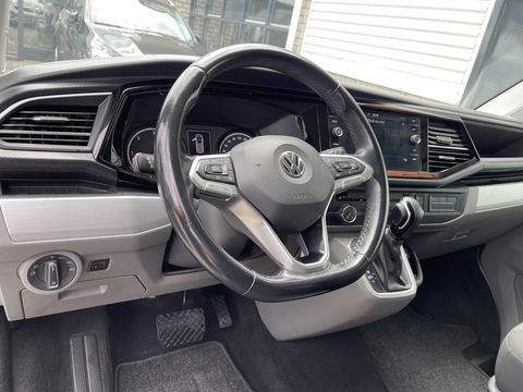 Volkswagen Transporter 2.0 TDI DSG automaat L2H1 30 DC 5 persoons / vaste prijs rijklaar € 27.950 ex btw / lease vanaf € 456 / airco / cruise / navi / achterdeuren / euro 6 / bpm vrij !