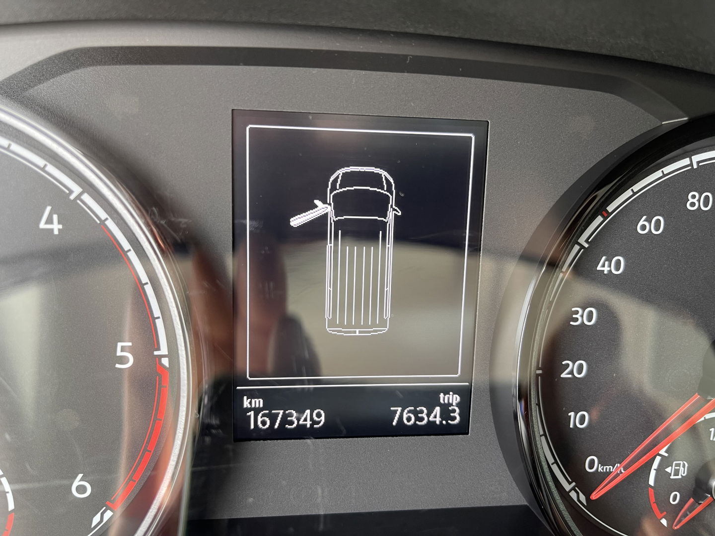 Volkswagen Transporter 2.0 TDI DSG automaat L2H1 30 DC 5 persoons / vaste prijs rijklaar € 27.950 ex btw / lease vanaf € 456 / airco / cruise / navi / achterdeuren / euro 6 / bpm vrij !