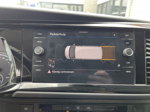 Volkswagen Transporter 2.0 TDI DSG automaat L2H1 30 DC 5 persoons / vaste prijs rijklaar € 27.950 ex btw / lease vanaf € 456 / airco / cruise / navi / achterdeuren / euro 6 / bpm vrij !