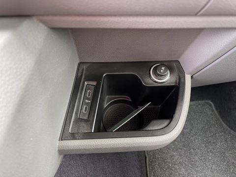 Volkswagen Transporter 2.0 TDI DSG automaat L2H1 30 DC 5 persoons / vaste prijs rijklaar € 27.950 ex btw / lease vanaf € 456 / airco / cruise / navi / achterdeuren / euro 6 / bpm vrij !
