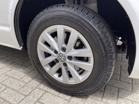 Volkswagen Transporter 2.0 TDI DSG automaat L2H1 30 DC 5 persoons / vaste prijs rijklaar € 27.950 ex btw / lease vanaf € 456 / airco / cruise / navi / achterdeuren / euro 6 / bpm vrij !
