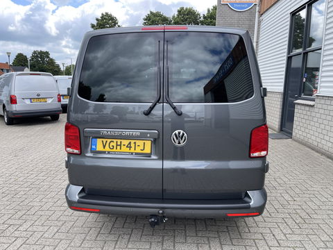 Volkswagen Transporter 2.0 TDI L2H1 30 DC 5 persoons / vaste prijs rijklaar € 27.950 ex btw / lease vanaf € 456 / grijs metallic / airco / cruise / Apple Carplay / lichtmetalen velgen / euro 6 / bpm vrij !