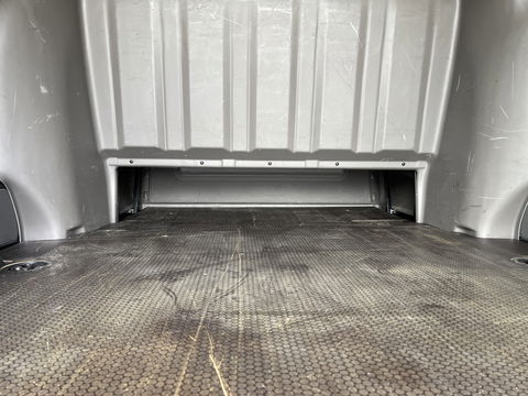 Volkswagen Transporter 2.0 TDI L2H1 30 DC 5 persoons / vaste prijs rijklaar € 27.950 ex btw / lease vanaf € 456 / grijs metallic / airco / cruise / Apple Carplay / lichtmetalen velgen / euro 6 / bpm vrij !