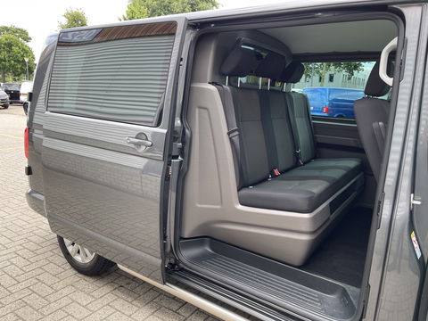 Volkswagen Transporter 2.0 TDI L2H1 30 DC 5 persoons / vaste prijs rijklaar € 27.950 ex btw / lease vanaf € 456 / grijs metallic / airco / cruise / Apple Carplay / lichtmetalen velgen / euro 6 / bpm vrij !