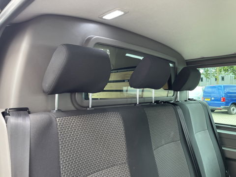 Volkswagen Transporter 2.0 TDI L2H1 30 DC 5 persoons / vaste prijs rijklaar € 27.950 ex btw / lease vanaf € 456 / grijs metallic / airco / cruise / Apple Carplay / lichtmetalen velgen / euro 6 / bpm vrij !