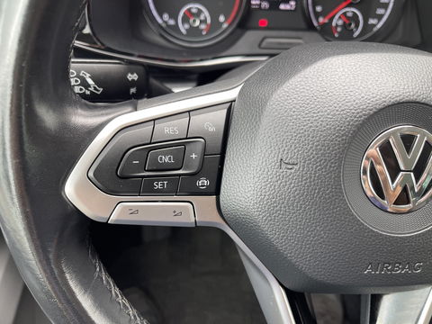 Volkswagen Transporter 2.0 TDI L2H1 30 DC 5 persoons / vaste prijs rijklaar € 27.950 ex btw / lease vanaf € 456 / grijs metallic / airco / cruise / Apple Carplay / lichtmetalen velgen / euro 6 / bpm vrij !