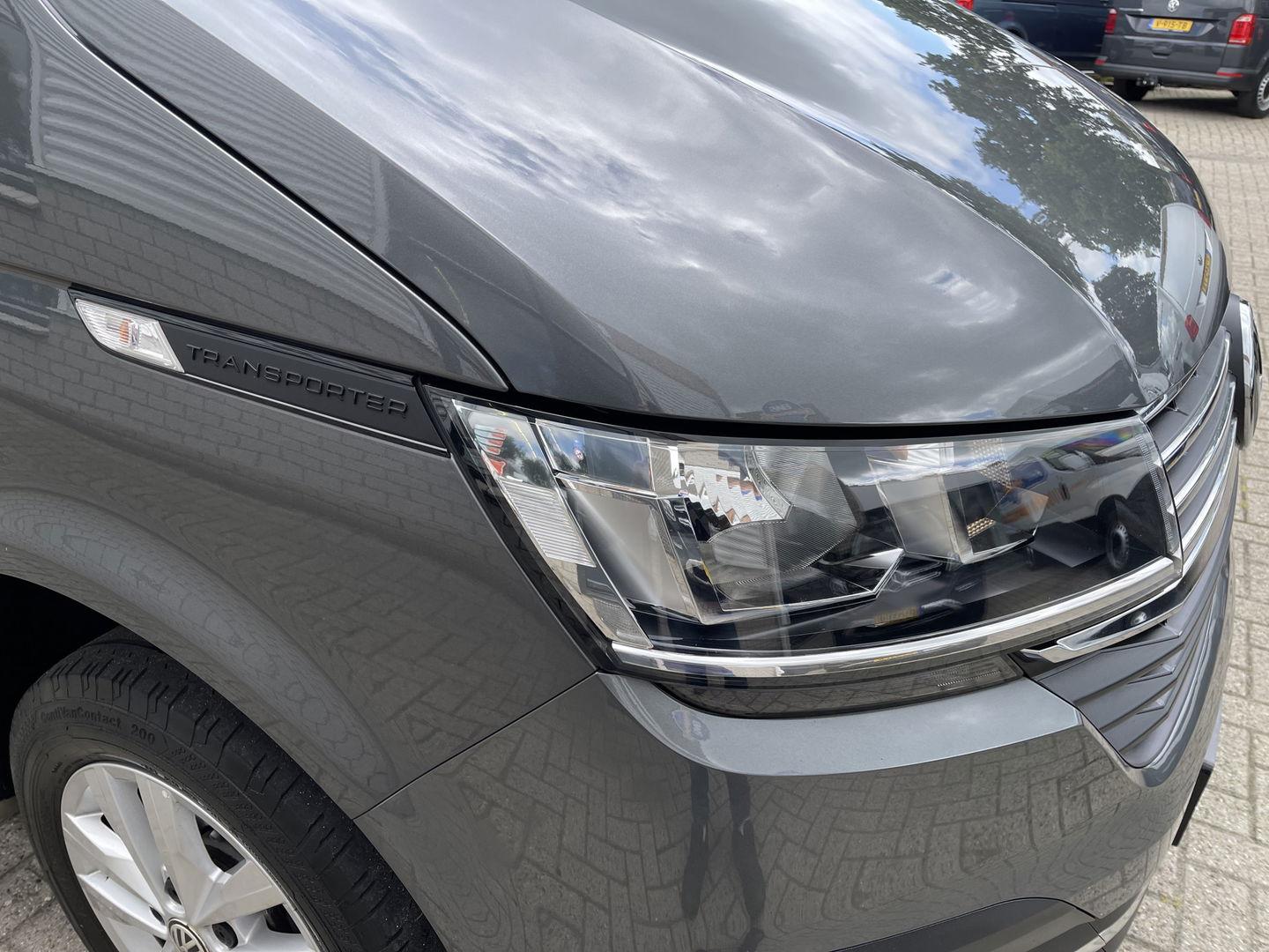 Volkswagen Transporter 2.0 TDI L2H1 30 DC 5 persoons / vaste prijs rijklaar € 27.950 ex btw / lease vanaf € 456 / grijs metallic / airco / cruise / Apple Carplay / lichtmetalen velgen / euro 6 / bpm vrij !