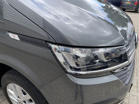 Volkswagen Transporter 2.0 TDI L2H1 30 DC 5 persoons / vaste prijs rijklaar € 27.950 ex btw / lease vanaf € 456 / grijs metallic / airco / cruise / Apple Carplay / lichtmetalen velgen / euro 6 / bpm vrij !