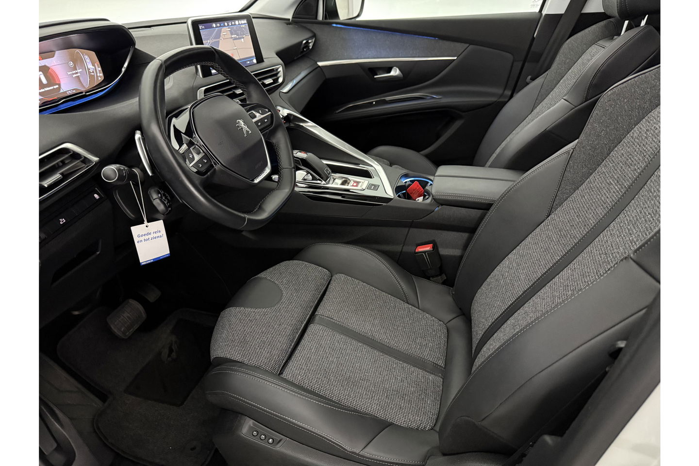 Peugeot 5008 1.2 PureTech 7P Pano Sfeer LED Virtual Camera Carplay Clima Cruise Navi PDC 19''LMV