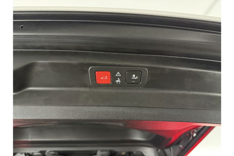 Peugeot 5008 1.2 PureTech 7P Pano Sfeer LED Virtual Camera Carplay Clima Cruise Navi PDC 19''LMV