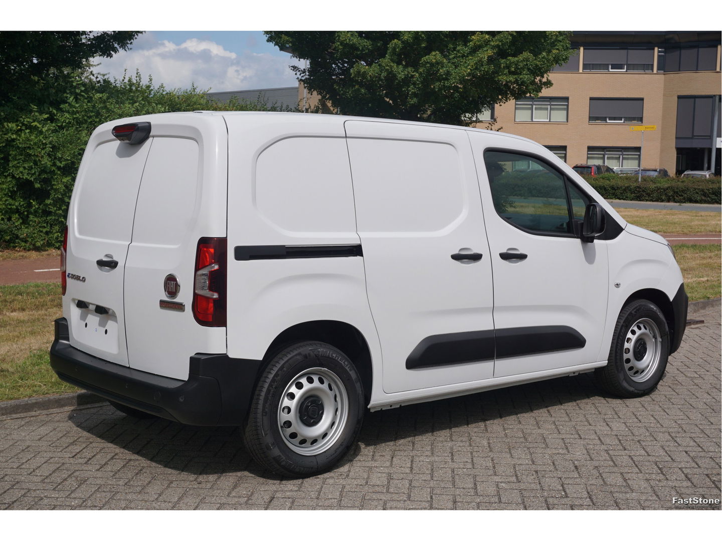 Fiat E-Doblò L1 50 kWh Plus BPM VRIJ Climate, Navi, Camera, Betimmering, 2x Schuifdeur!! BB02*