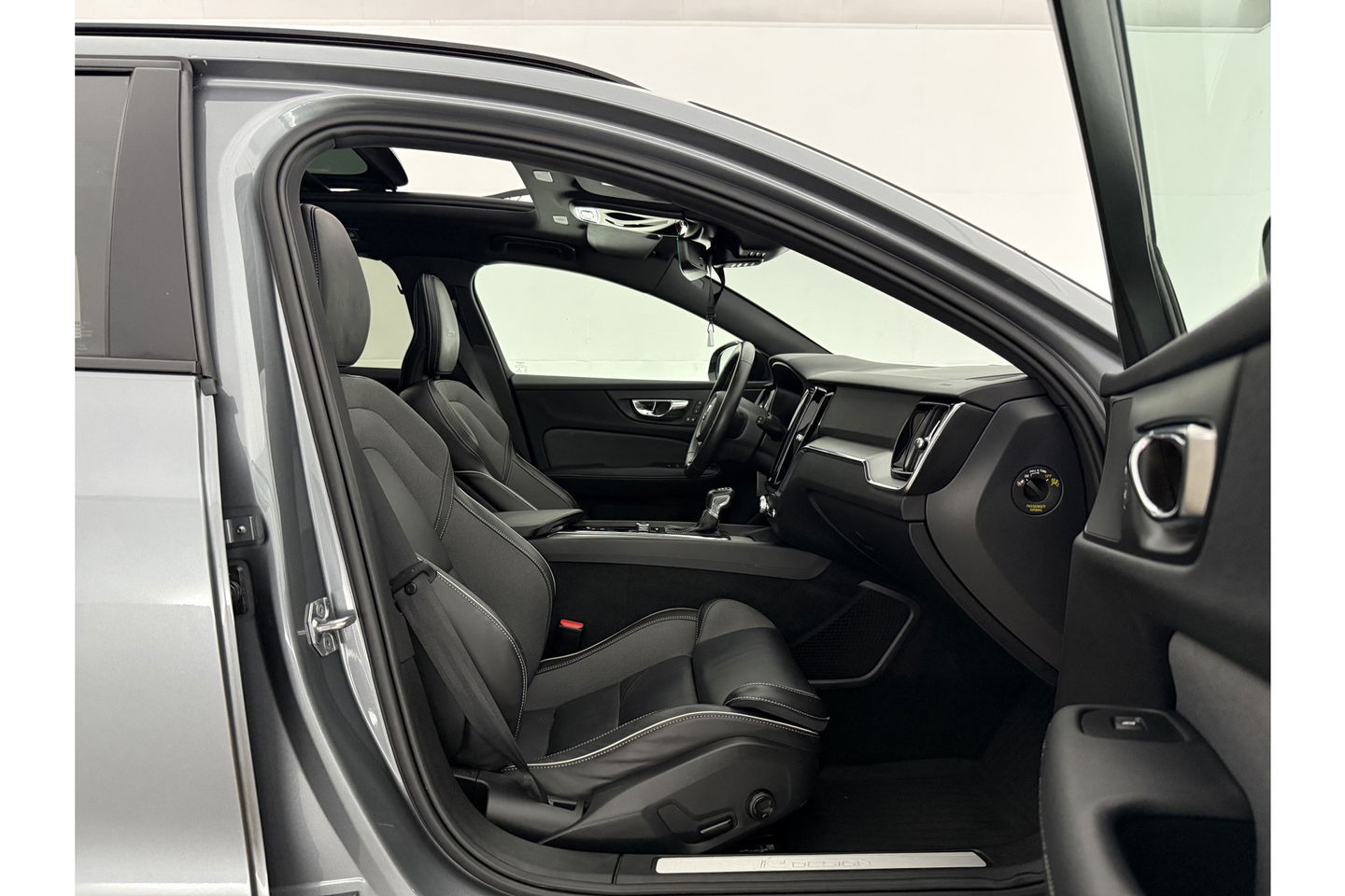 Volvo V60 2.0 T4 R-Design 191PK Pano LED Memory Carplay Virtual Camera Clima Cruise Navi PDC 19''LMV