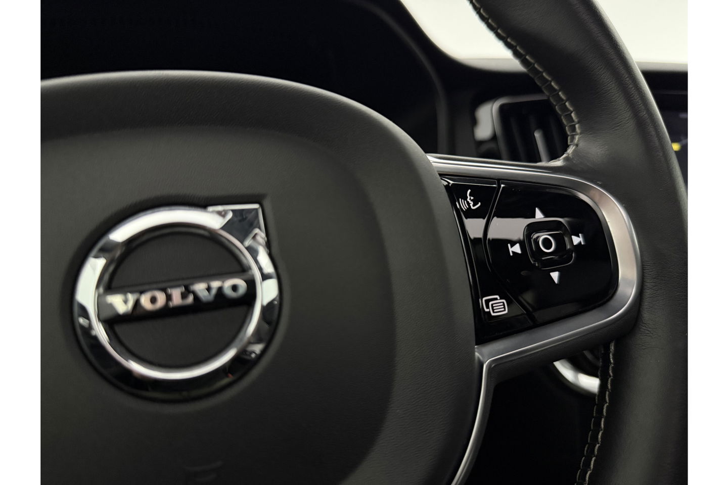 Volvo V60 2.0 T4 R-Design 191PK Pano LED Memory Carplay Virtual Camera Clima Cruise Navi PDC 19''LMV