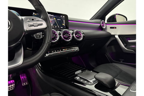 Mercedes-Benz A-Klasse 180 AMG Pano Sfeer LED Virtual Clima Cruise Camera Carplay Navi PDC 19"LMV