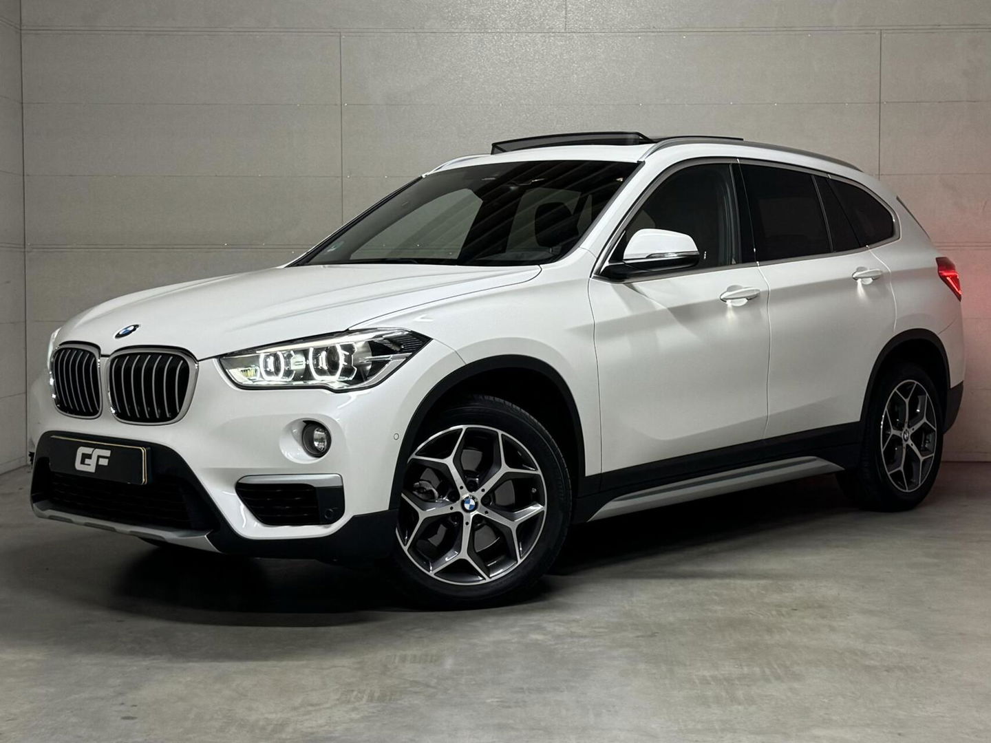 BMW X1 sDrive20i Sport Pano H/K HUD Leer Camera ACC NAP