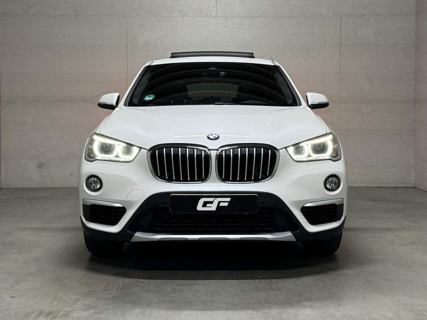 BMW X1 sDrive20i Sport Pano H/K HUD Leer Camera ACC NAP