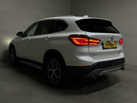 BMW X1 sDrive20i Sport Pano H/K HUD Leer Camera ACC NAP