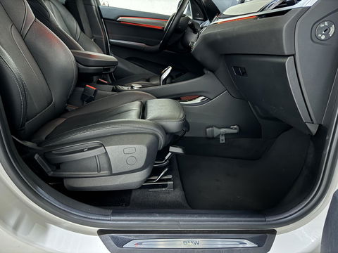 BMW X1 sDrive20i Sport Pano H/K HUD Leer Camera ACC NAP