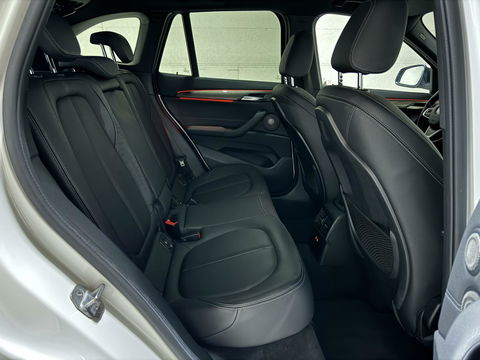 BMW X1 sDrive20i Sport Pano H/K HUD Leer Camera ACC NAP