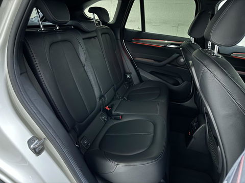 BMW X1 sDrive20i Sport Pano H/K HUD Leer Camera ACC NAP