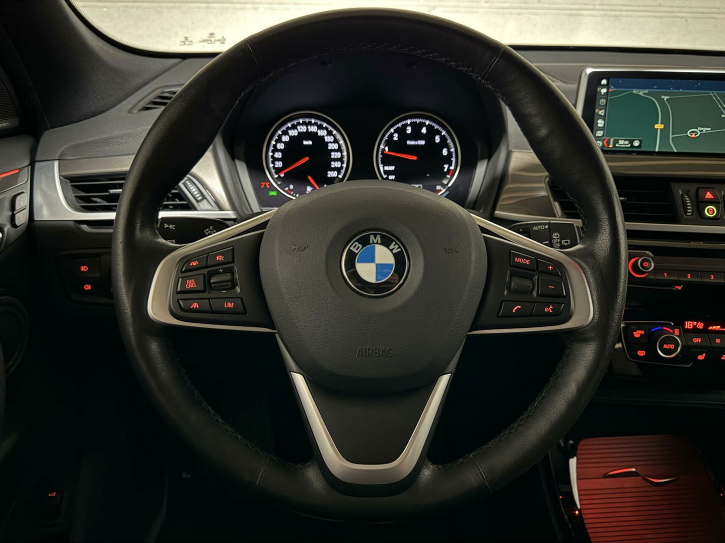 BMW X1 sDrive20i Sport Pano H/K HUD Leer Camera ACC NAP